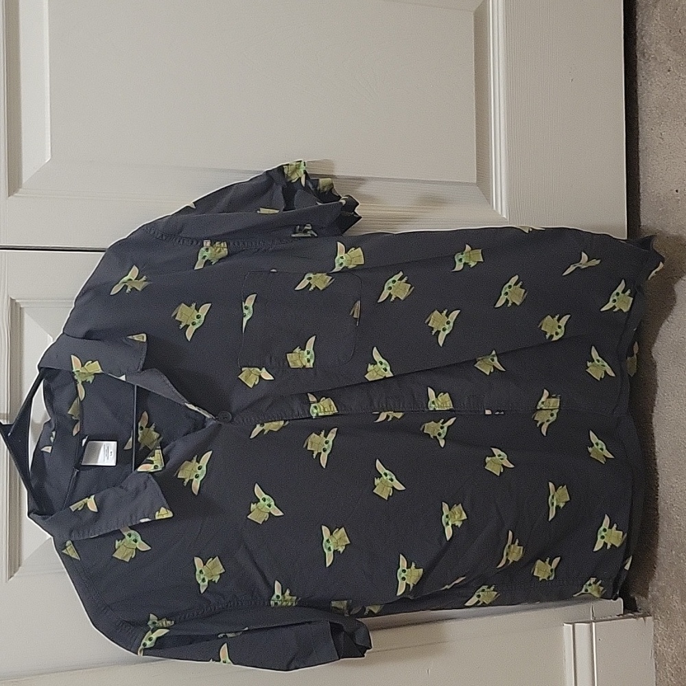 Mens LG Button up star wars shirt